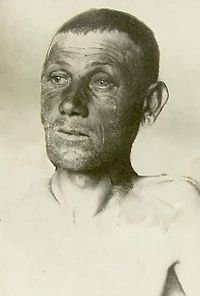 странное и мутное дело . 
из вики : Мейер Зайдер (? — 1930) — начальник охраны Перегоновского сахарного завода в 1922—1925 годах, получивший известность тем, что 6 августа 1925 года застрелил известного военного деятеля СССР Григория Котовского. Он убил Котовского, отомстив за Японца.