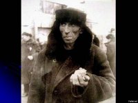 Чтобы не было больше разногласий, пишу еще раз:
"Бытует мнение, будто мужчина с маленьким кусочком хлеба из блокадного Ленинграда на известной фотографии — это и есть Сергей Филиппов. Но Филиппову на момент съёмки было 29 лет, и он находился в Сталинабаде (Душанбе) — туда были эвакуированы все сотрудники Театра комедии во главе с Акимовым."