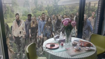 Дом из стекла посреди леса