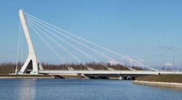 Мэр Нью Йорка принял решение переименовать Бруклинский мост в мост Бен Ладена за его большое участие в жизни города. Нью Йорк. США.