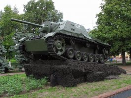 А так же были конверсионные образцы.
Самоходка СУ-76и была конверсией трофейного танка PzKpfw III путем снятия башни и установки артиллерийской рубки с отечественным 76,2-мм орудием. Такое решение было принято из-за нехватки трофейных снарядов калибра 50 мм.