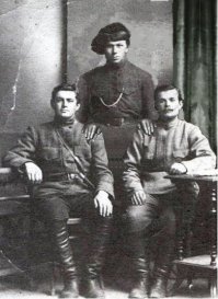 Я конечно дико извиняюсь, но считаю, что Василий Иванович, Петька и Фурманов заслуживают отдельной групповой фотографии.