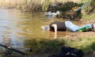 Что вообще происходит на этой картинке?!
