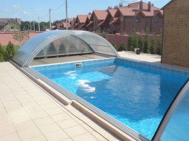 Бассейны по такому типу много где закрыты, но только единицы колхозят их действительно из теплицы))