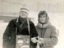 На снимке какие то мажоры. В то время даже Электроника не всем по карману была. Ну а у меня боевой Романтик был.)))