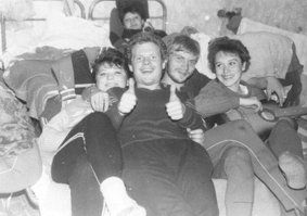 Полонский в центре - "Ты помнишь как все начиналось..." :)