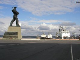 Отписывался в солянке, отпишусь и здесь что ли :)

Проголосовал за Североморск и Памятник Героям-Североморцам, защитникам Заполярья. А то столь эпичный памятник, а о нём вообще мало кто знает.