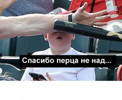 Зачем девушкам-официанткам биты?