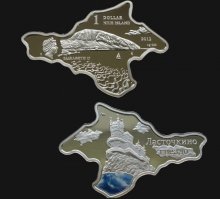 У меня такой нет, а хотелось бы:
Монетный двор Польши в августе 2012 года по заказу Островов Кука выпустил монету «Ласточкино гнездо» из серебра в форме Крымского полуострова.
На аверсе монеты выгравированы: профиль Елизаветы II, название эмитента (Остров Ниуэ), номинал (1 доллар) и год выпуска (2012), а также рельефное изображение Медведь-горы (Аю-Даг) — природной достопримечательности Южного Берега Крыма. На реверсе запечатлен символ современного Крыма — замок в готическом стиле «Ласточкино гнездо», который парит над волнами Чёрного моря, выполненными в бирюзово-синем цвете. Справа расположено название замка.
Монета отчеканена из серебра 925-й пробы, имеет вес 14,14 г, размеры 32,88 х 49,90×9,15 мм. Тираж — 3 500 шт