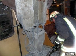 ой дикие люди ! Им бы  в Москву-  прирьщатся к цивилизации   ! Вот где размах и маштабы !
подумешь  задралась железка в туннеле.. у нас  пол  вагонов  рассчитан  так чтобы  задранная  на встречу арматура не пробила. 
Вот  другое  дело сваи !!!