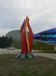 Я не фотограф, но вот апрельские фото этого года сделал там. А в прошлом году этого не было, были развалины.