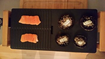 Выглядит хорошо. Казан вещь неоцененная. На костре еда всегда вкуснее :) А у нас с женой тоже новые освоения - электрогриль купили. Делали рыбку.