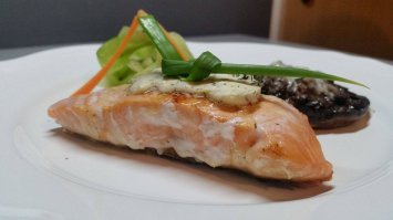 Выглядит хорошо. Казан вещь неоцененная. На костре еда всегда вкуснее :) А у нас с женой тоже новые освоения - электрогриль купили. Делали рыбку.