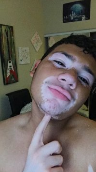 Муку нюхал и чихнул.