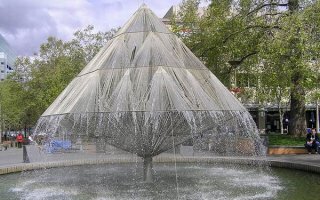 Фонтан дерево - Канберра Таймс, Канберра, Австралия