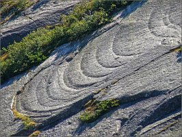 ...штапмовка в пластичной каменной массе, станочная, фрезерно-токарно-расточная(местами) обработка, пластичной каменной массы...следы распила дисковыми пилами, вмятины-вдавливания в *глыбах* как в пластилине и т.д. и т.п....