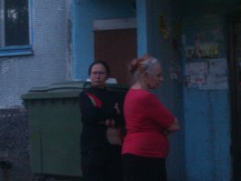 Мать Спесивцева на свободе. Не давно вроде бы была на квартире где это все происходило. Фото оттуда