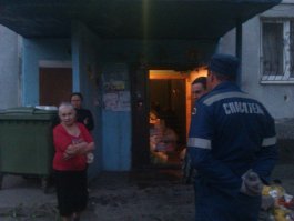 Мать Спесивцева на свободе. Не давно вроде бы была на квартире где это все происходило. Фото оттуда