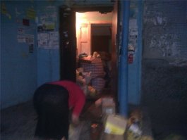 Мать Спесивцева на свободе. Не давно вроде бы была на квартире где это все происходило. Фото оттуда