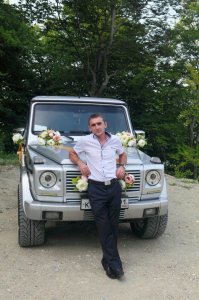 ""Трое погибших были сотрудниками группы компаний «Гиперборея» (занимается строительными, отделочными работами и промышленным альпинизмом): технический директор Сергей Николаенков 1969, инженер Надежда Никашева 1988, производитель работ Владимир Анаников 1977 (четвёртая жертва – супруга Ананикова Анжела Стацюра 1973). Об этом «Водителю Петербурга» рассказали в топ-менеджменте компании.""
Отсюда:
Группа памяти ребят:vk.com/club112521040
vk.com/id192305528?z=photo192305528_379710118%2Fphotos192305528