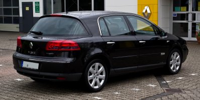 а Renault Vel Satis забыли что ли?
Renault Vel Satis — Бизнес-хэтчбэк французской компании Renault. Впервые был представлен в 2001 году на Женевском салоне. Название Vel Satis является аббревиатурой слов Velocity (скорость) и Satisfaction (удовлетворение). Специально подготовленная версия Vel Satis используется президентом Франции. К особенностям автомобиля можно отнести его высоту, которая больше чем у конкурентов. По результатам краш-теста EuroNCAP получил 5 звёзд. Доступен с различными двигателями:

Турбированный 2.0 (4-цилиндровый, 16-клапанный)
3.5 V6 (24-клапанный)
Турбодизель 2.2 (4-цилиндровый, 16-клапанный)
Турбодизель 3.0 (24-клапанный)
29 августа 2009 года производство Vel Satis было прекращено.
из