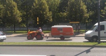 Квест нужно сдавать ему