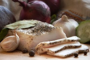 720 ккал на  100 грамм, а они тут нам про роллы втирают :)