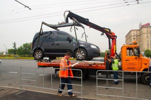 не хер волоком тащить!!!Есть же "культурный" способ спиз.... автомобиль )))