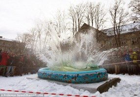 Вот так и сигает...