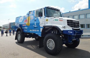 М! А вот КАМАЗ новый!