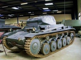 Вообще то в начале войны у немцев тоже танки были которые годились в основном против пехоты воевать. PZ-I, PZ-II, PZ-35.
А по поводу Французам накрутили хвосты потому, что они их не с танками и не с ружьями встречали, а со слезами.