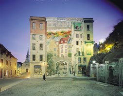 Мда, с фотошопом тут лохонулись конечно. Но существуют и другие фрески в подобном стиле. Вот вам парочка из Канады.