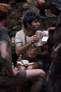 ну перекупщики наверно - у работяг скупали на месте, ну а дальше...