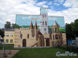 нет пророка в своем отечестве! Посмотрите, как расписан детский сад на Промышленной улице в Питере. И никуда ехать не надо (для питерцев)