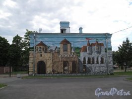 нет пророка в своем отечестве! Посмотрите, как расписан детский сад на Промышленной улице в Питере. И никуда ехать не надо (для питерцев)