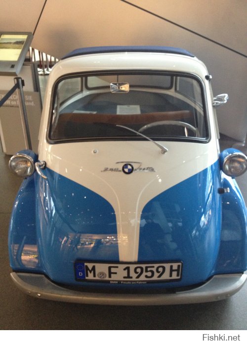 Она и сейчас стоит одной из первой у входа в Мюнхенском BMW Welt
