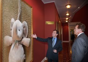 Фотошоперы развернули добрую битву ради потерявшего слоника ребёнка