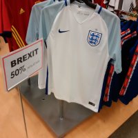 В Рейкьявике скидка на английские майки :)