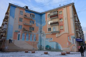 У нас в Кемерово уже сто лет в обед таким домам с росписью. Тоже мне,великий художник из Франции