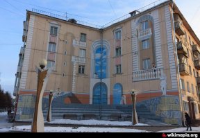 У нас в Кемерово уже сто лет в обед таким домам с росписью. Тоже мне,великий художник из Франции