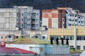 жил в самой правой девятиэтажке)