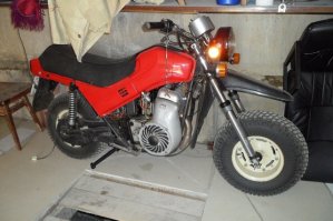 Владел аппаратом, что на фото.
Все узлы как у мотороллера.
За два года, разобрал и собрал его, несколько раз.
Ломалось там всё и всегда.
Продал следующему любителю, аж за 400$.