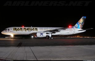 Гадкие утята и тихони: какими были наши и зарубежные звезды в детстве