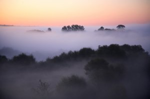 Кажется, что это облака, а фото сделано с вершины горы..