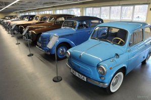 Хотя нет,зелёненькой ГАЗ-21 у него вроде не было.