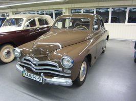 Хотя нет,зелёненькой ГАЗ-21 у него вроде не было.