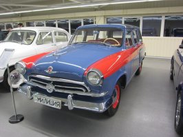 Хотя нет,зелёненькой ГАЗ-21 у него вроде не было.