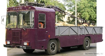 Где-то до конца 80-х грузовые троллейбусы КТГ развозили продукты по магазинам. Сейчас они редко, но встречаются в хозяйстве толлейбусных парков.