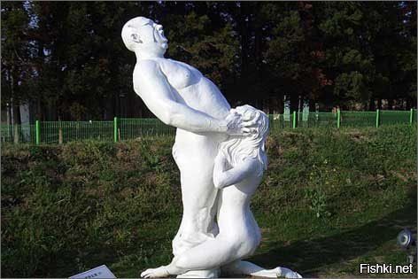 В Китае то-же есть статуя голой девушке.