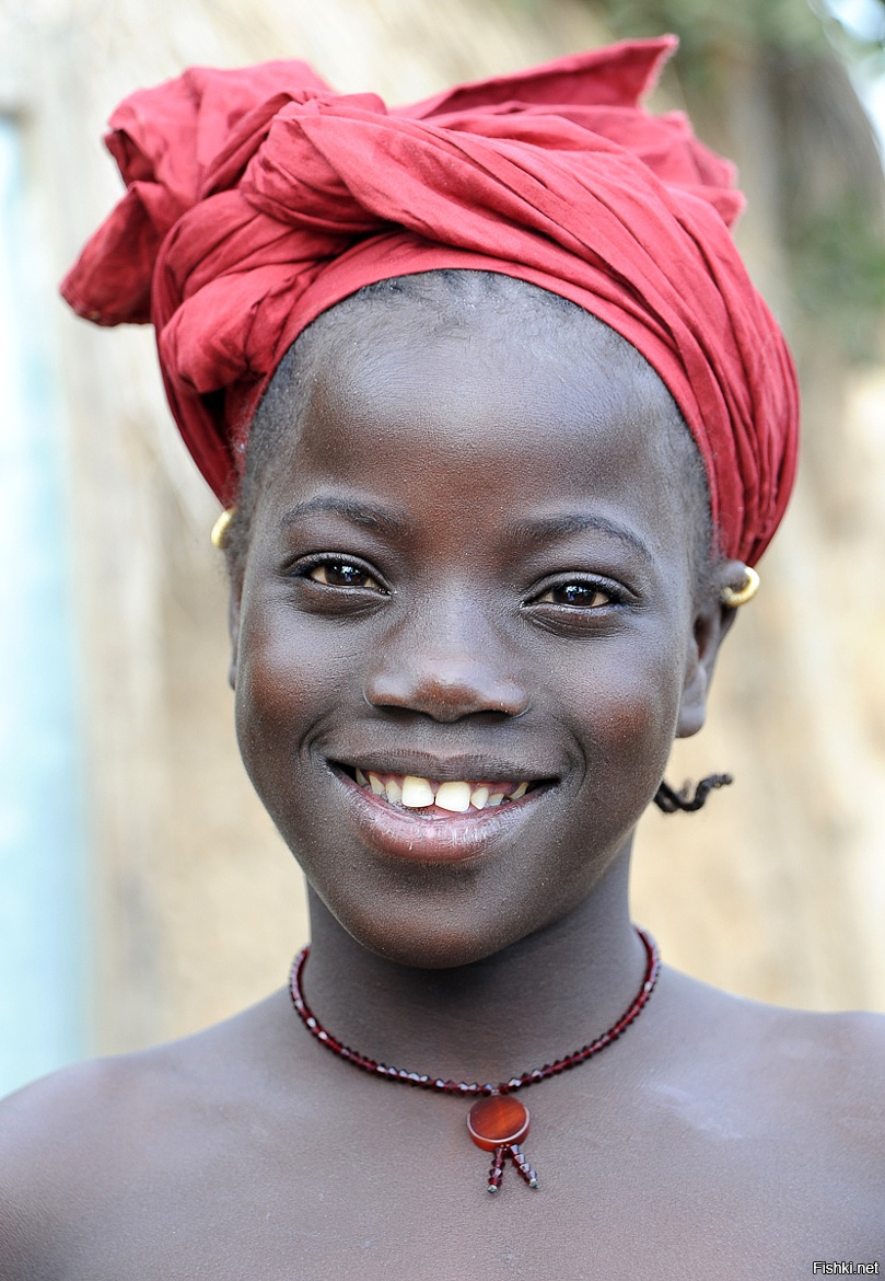 Страшная негритянка. Африканка улыбается. Улыбка негритянки. Негритянка улыбается.